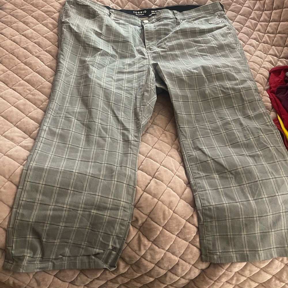 Torrid Gray Ankle Cropped Jeans Relaxed Fit